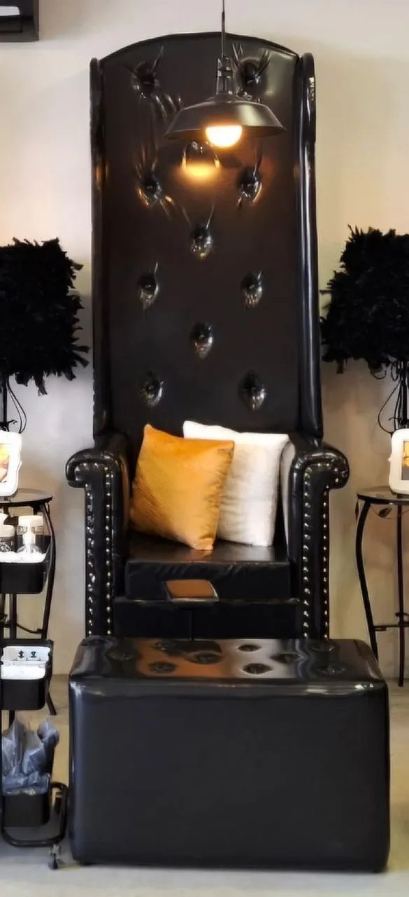 Poltrona Rainha Personalizada em Couro com 2,30m de Altura - Foto 4