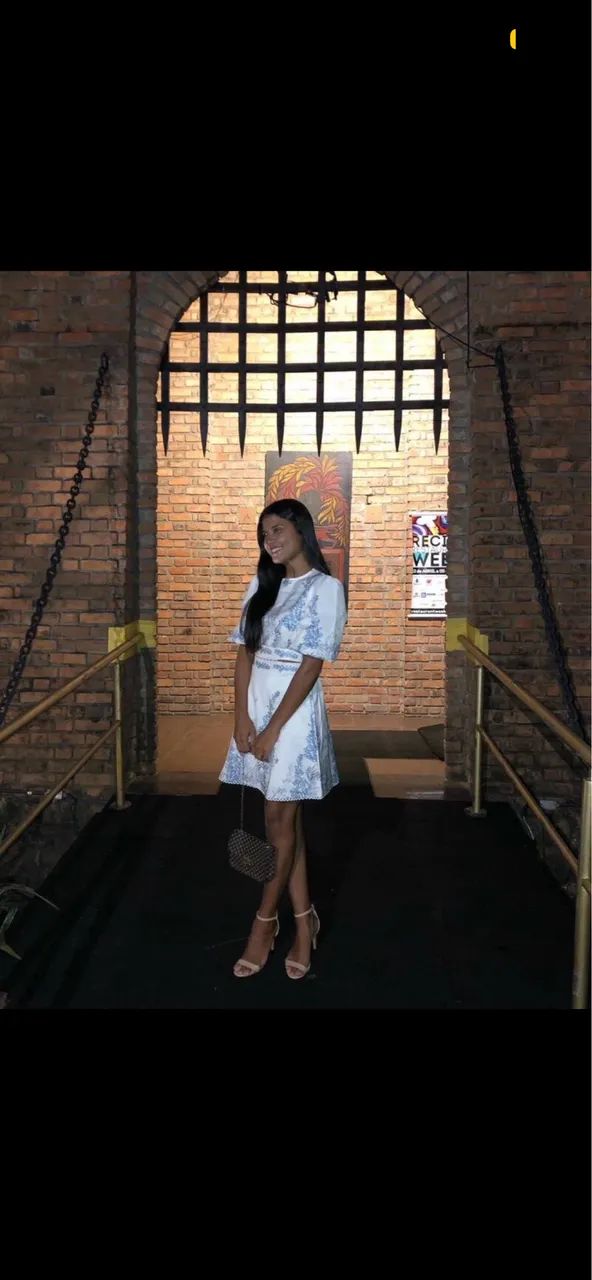 Vestido floral sofisticado 