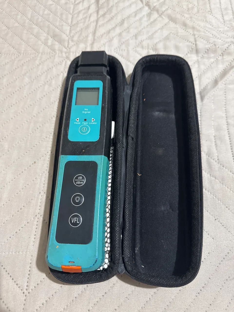 um identificador de fibra óptica com localizador visual de falha