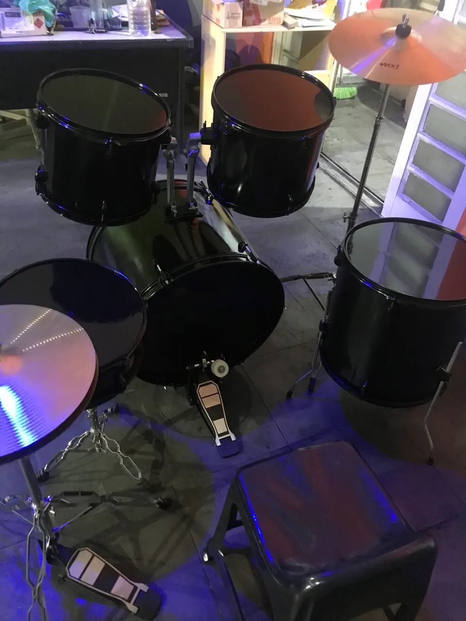 Bateria com ferragens e pratos novos . - Foto 5