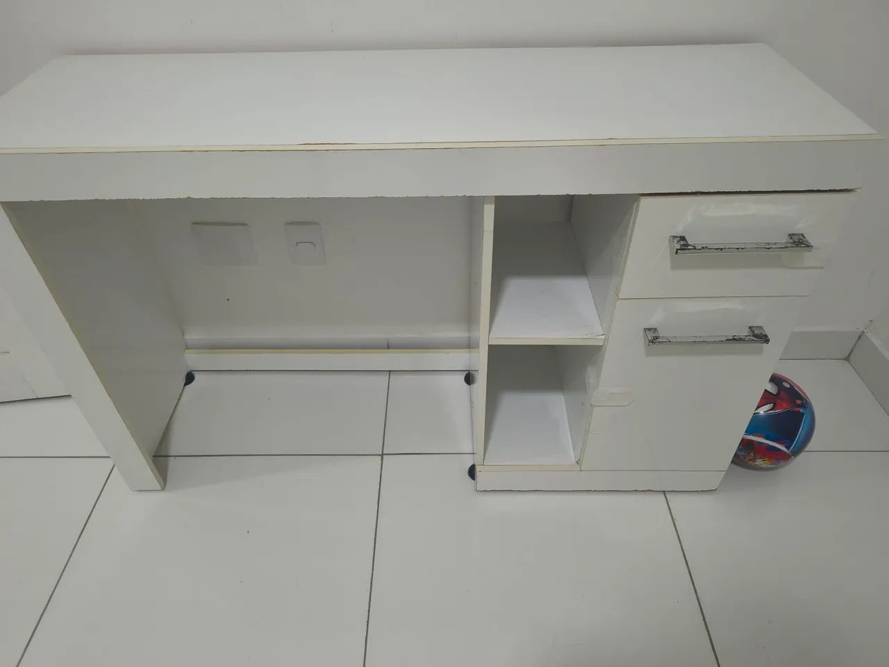 Escrivaninha branca 