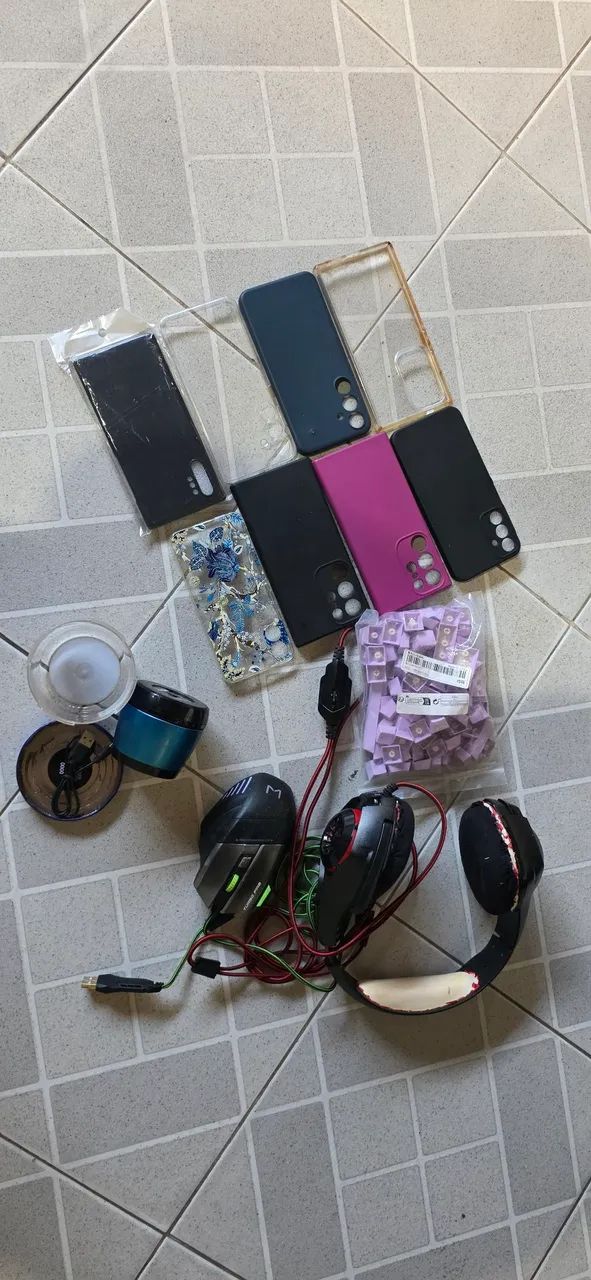 Caixa de som, teclados, capinhas - Foto 2
