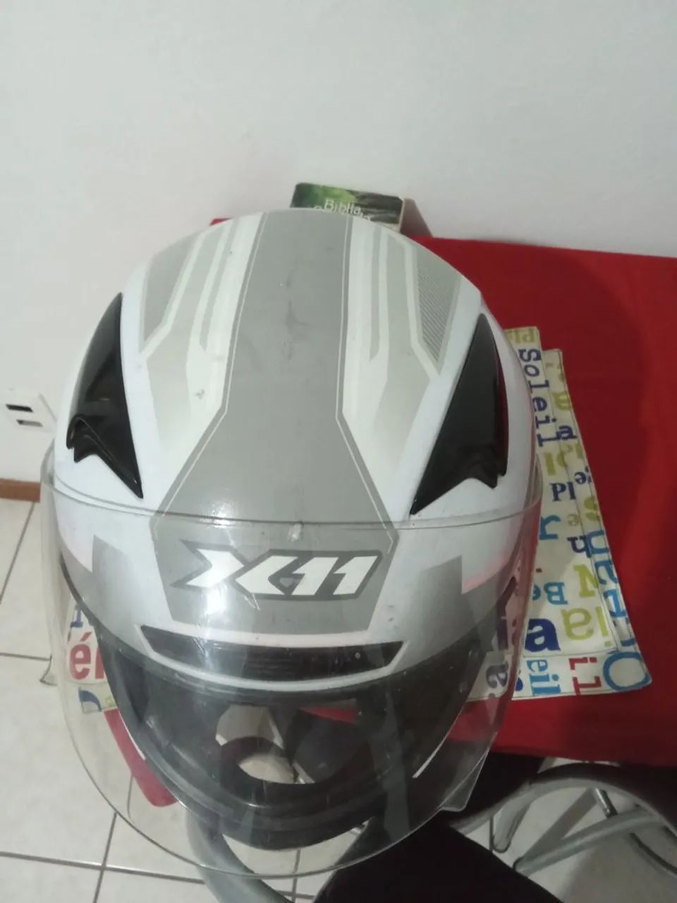 Capacete x11 semi novo