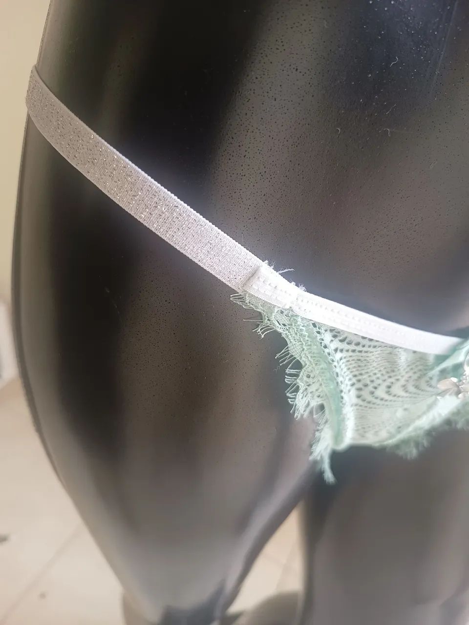 Conjunto Renda Sem Bojo com Aro, calcinha String  - Foto 5