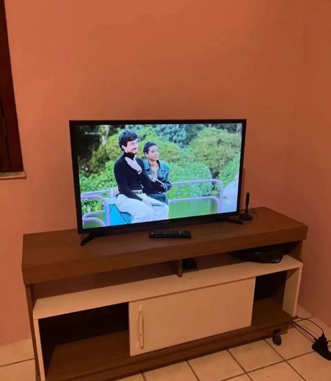 Vendo tv smart em ótimo estado 32 polegadas 