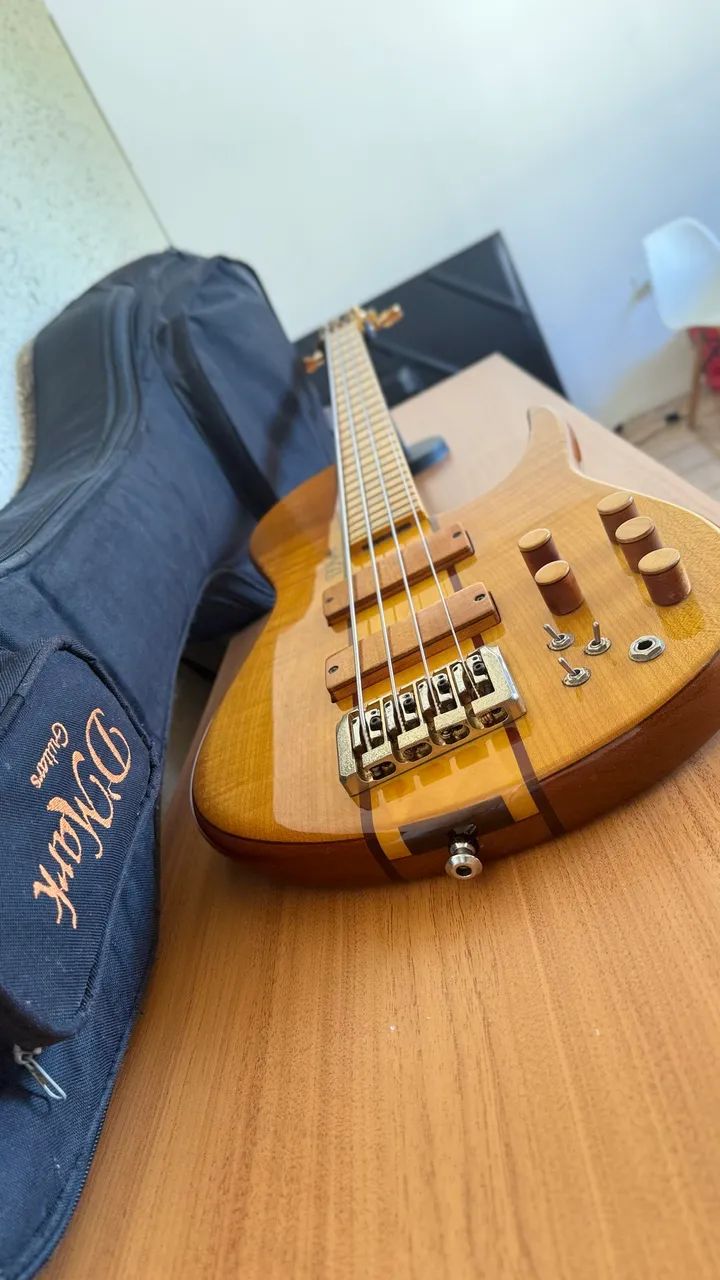 Baixo Dmark com Semi Case Dmark único e exclusivo 