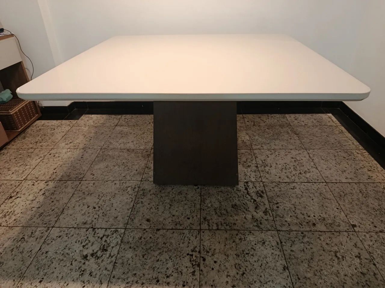 MESA EM MADEIRA E VIDRO LAQUEADO PARA 08 PESSOAS  - Foto 5