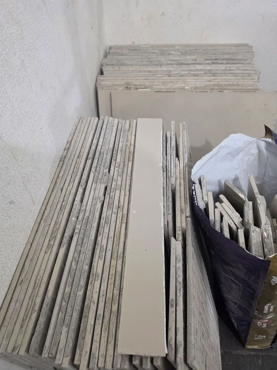 48 Porcelanatos  60x60 bege claro removidos  - Foto 4