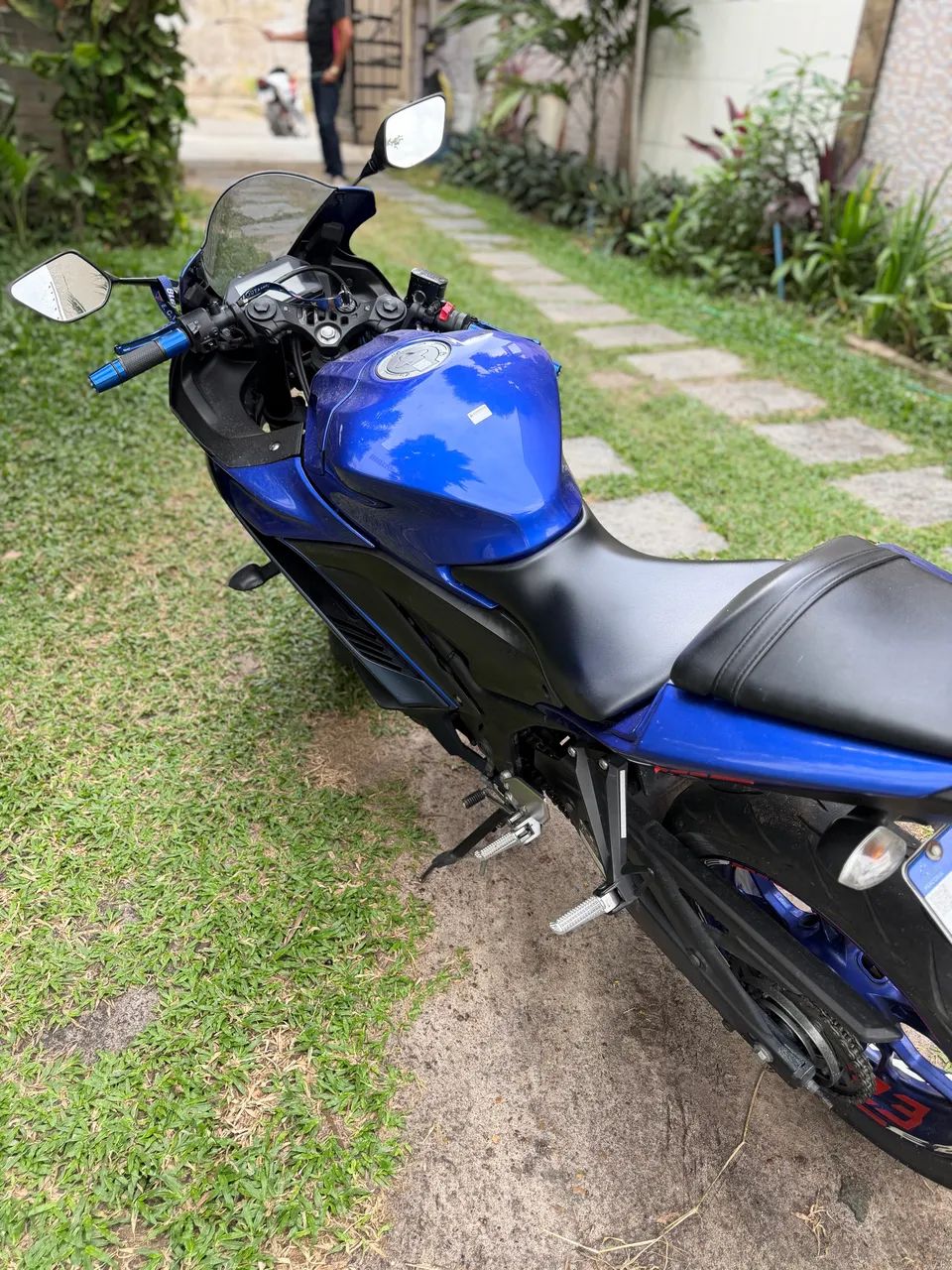 Yamaha R3 2023 - Foto 3