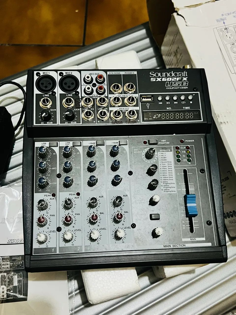 Mesa de Som Soundcraft 6 Canais