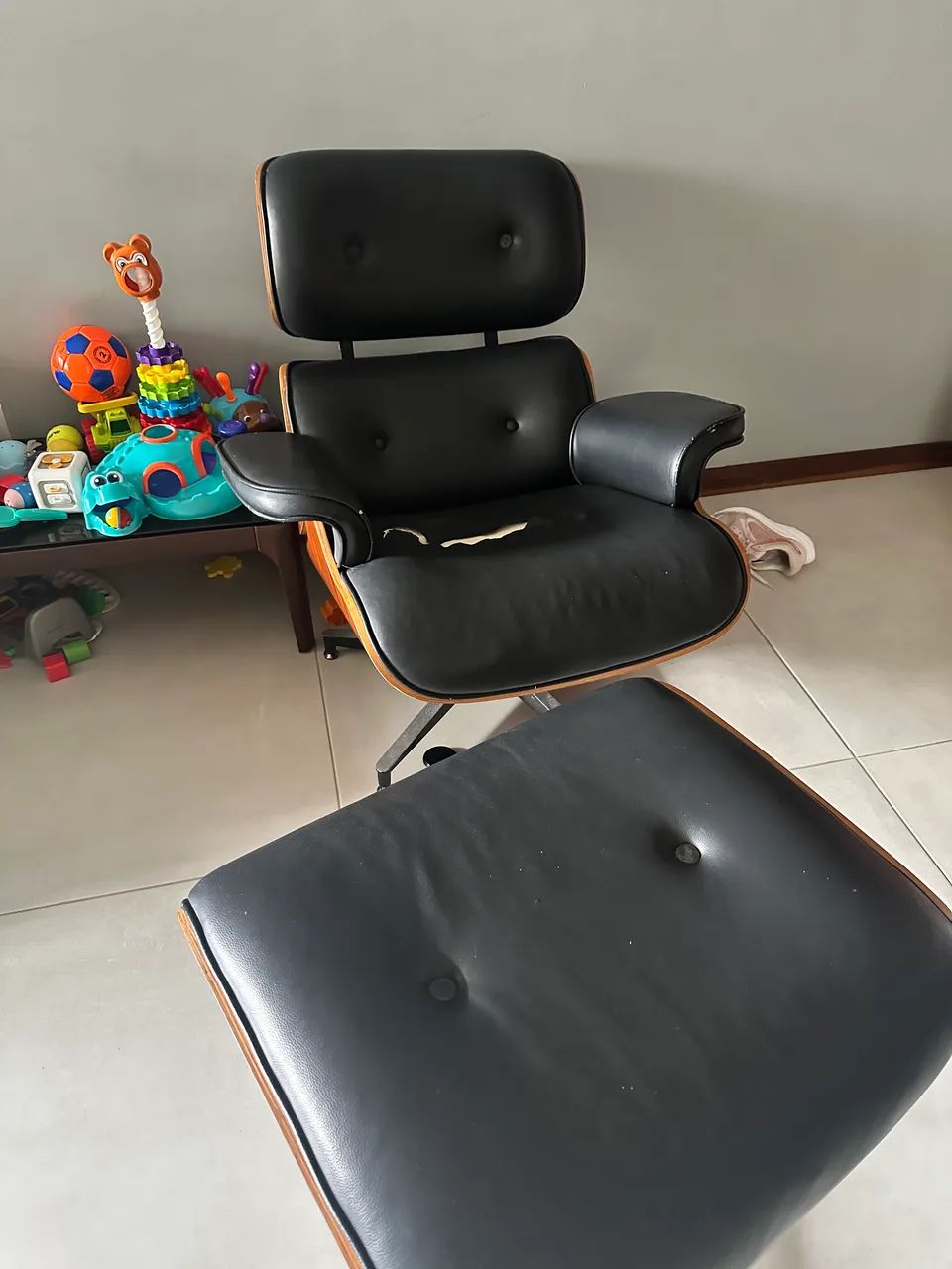 Poltrona Charles Eames Preto