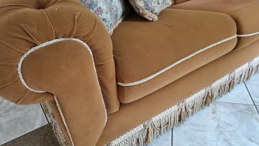 Sofá Chesterfield Luiz XV Capitonê Suede 4 lugares - Foto 5
