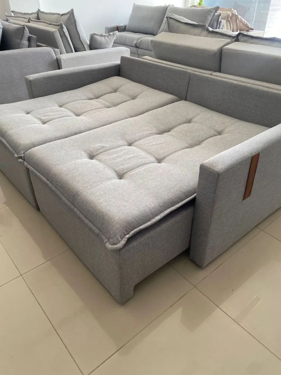 Sofá que aproveita muito seu espaço slim