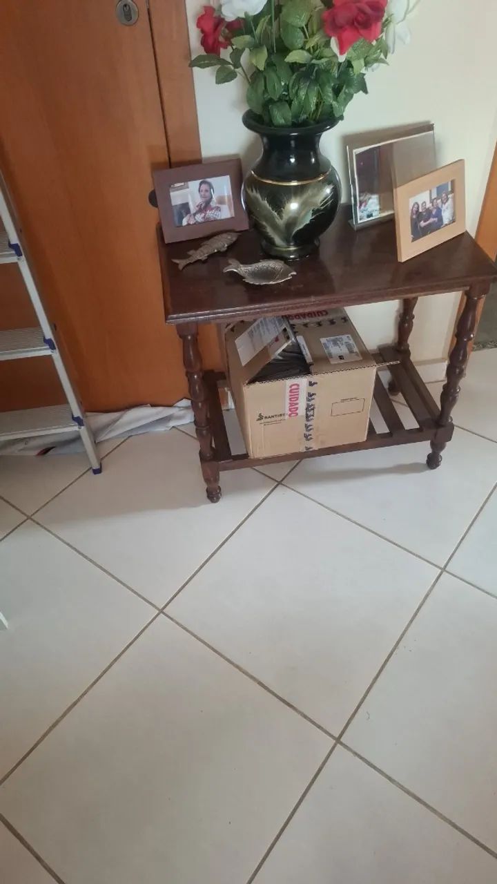 Mesa antiga em madeira