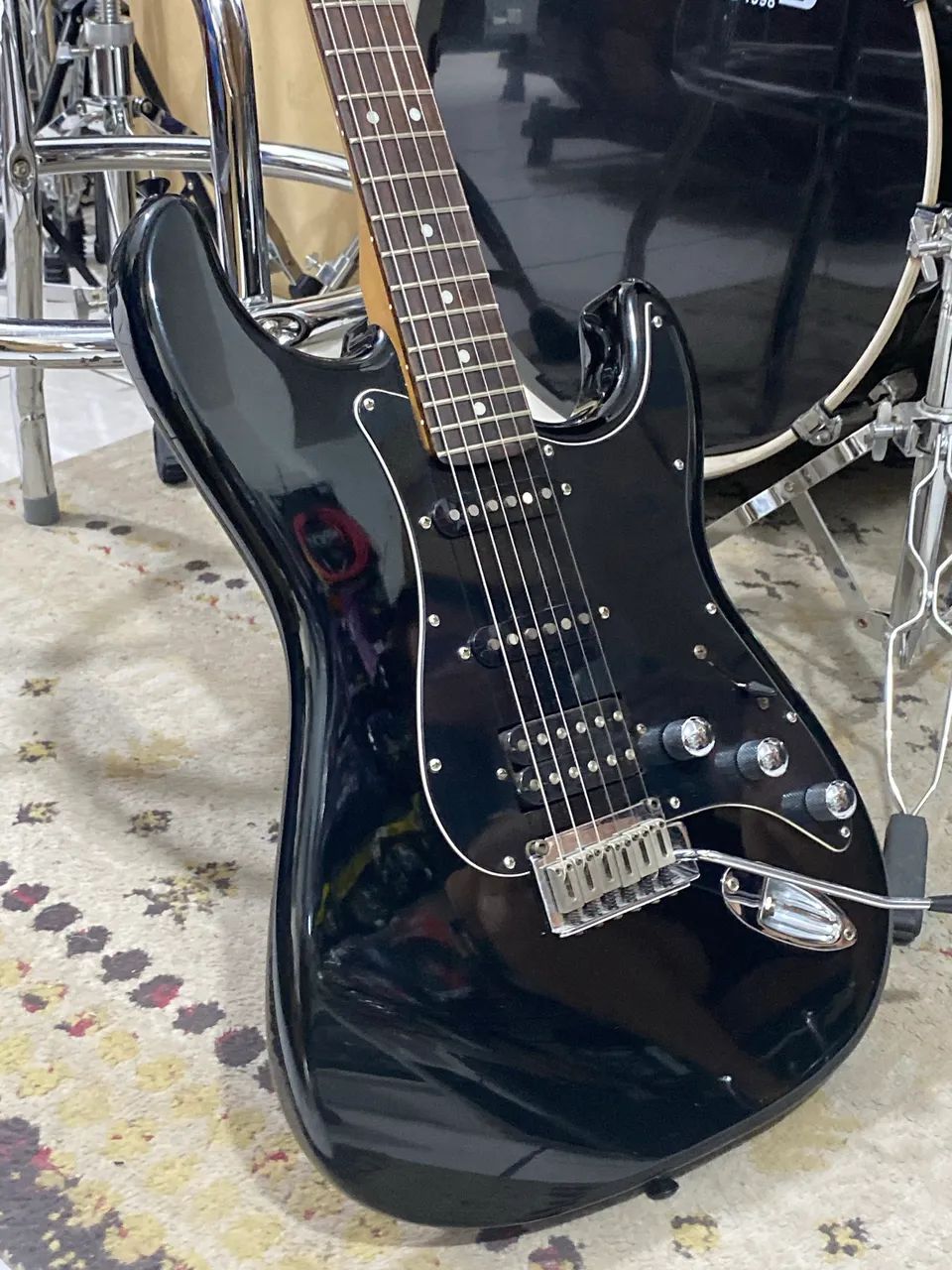 Squier By Black HSS Stratocaster '70s Vibe Classic Squier Fender Guitarra 極上品　指板ブラック化 エレキベース Fender ベース