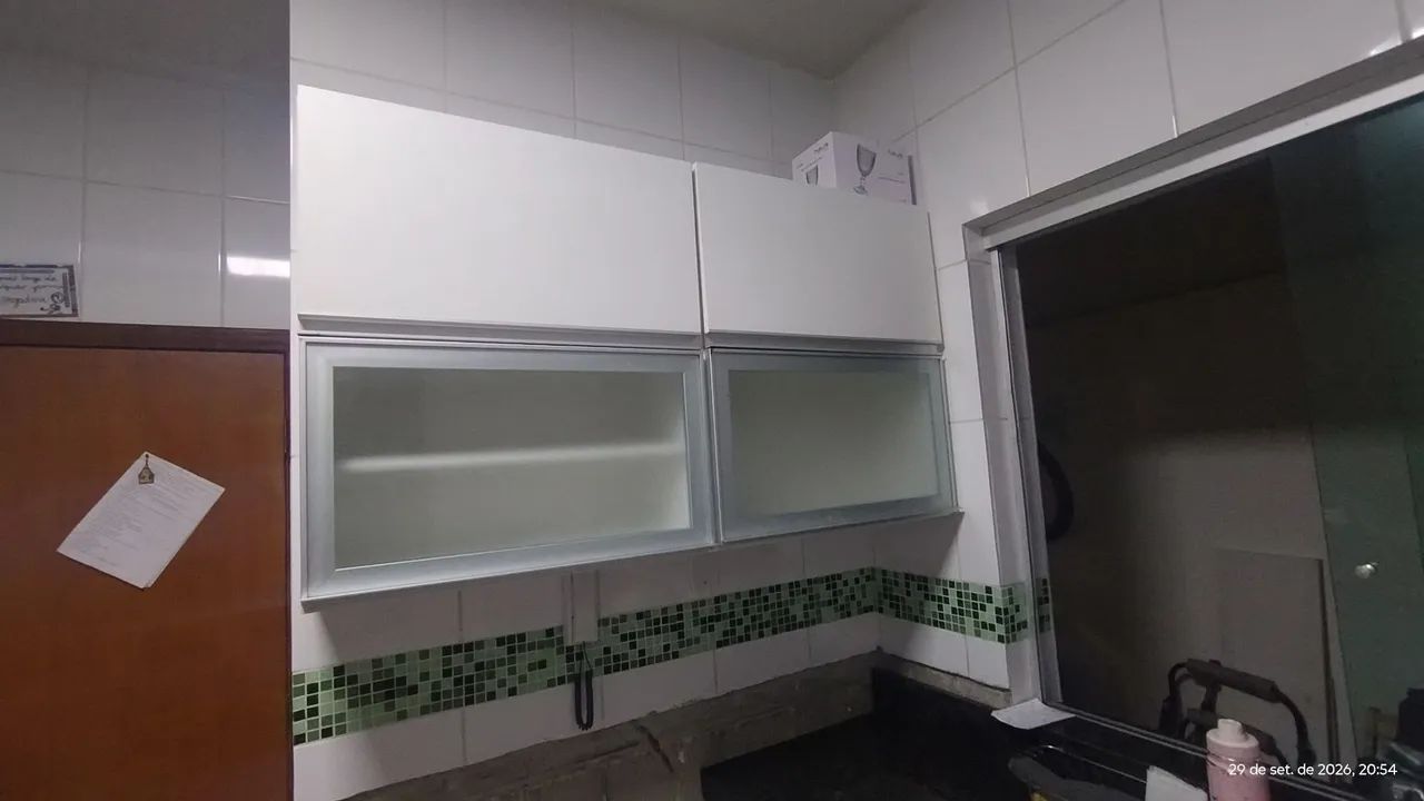 Armário de parede em MDF em bom estado - Foto 2