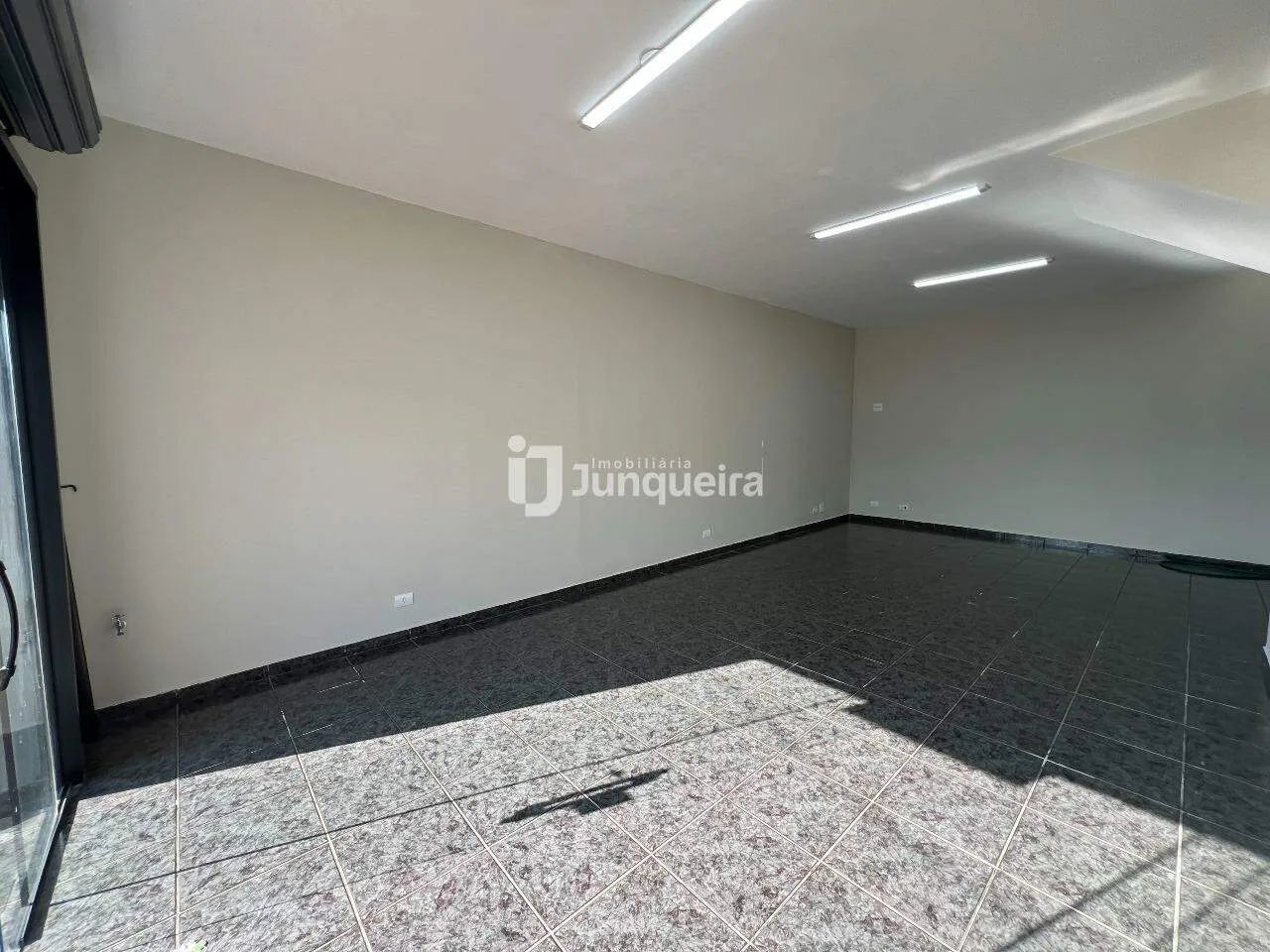 Salão comercial para Alugar com 50,00 m² no Bairro Jardim Monumento. - Foto 2