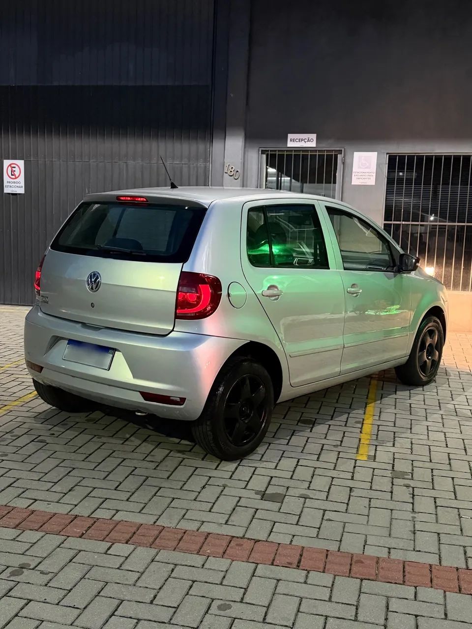 Volkswagen Fox 1.0 MI Total Flex 8V 5P 2011 - Foto 4