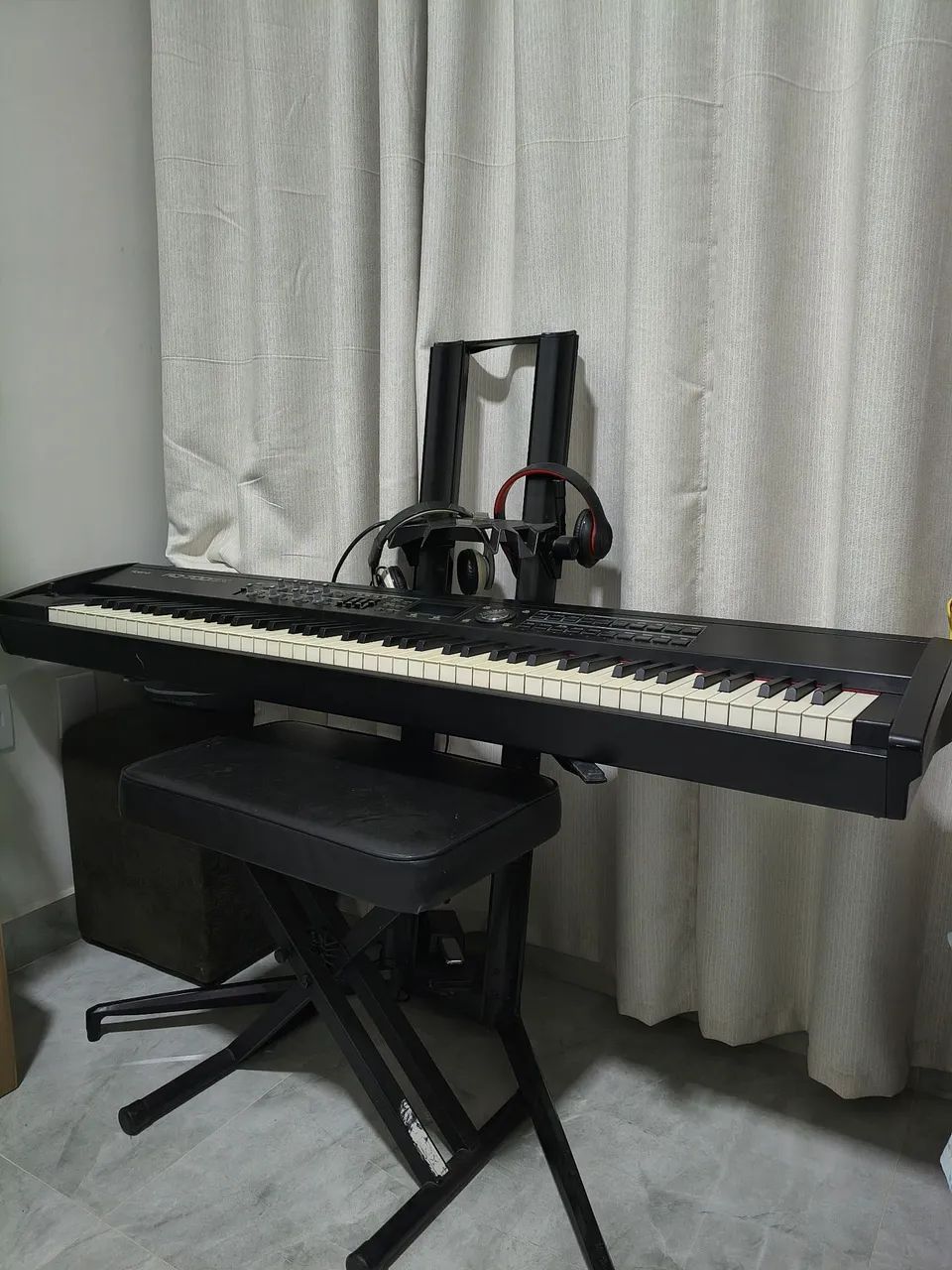 Roland -  RD 700 GX + Suporte Stay Alumínio para 2 Pianos  - Foto 2