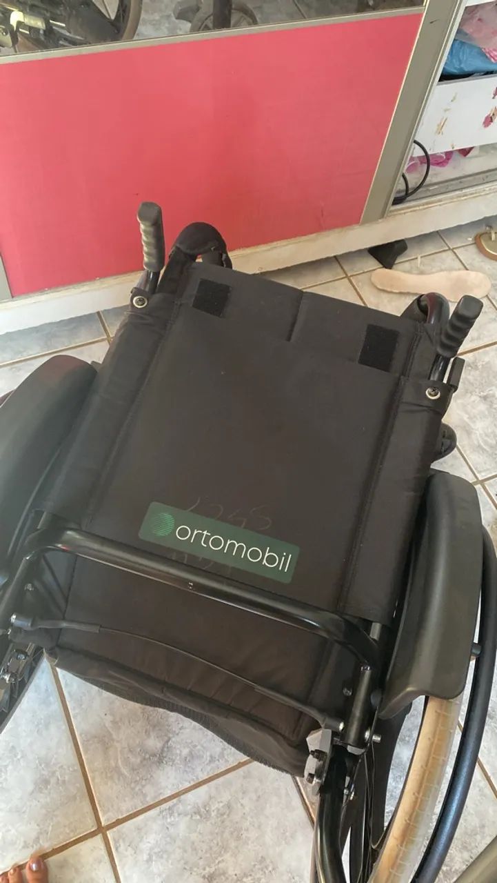 Cadeira de rodas marca Ortomobil  - Foto 4