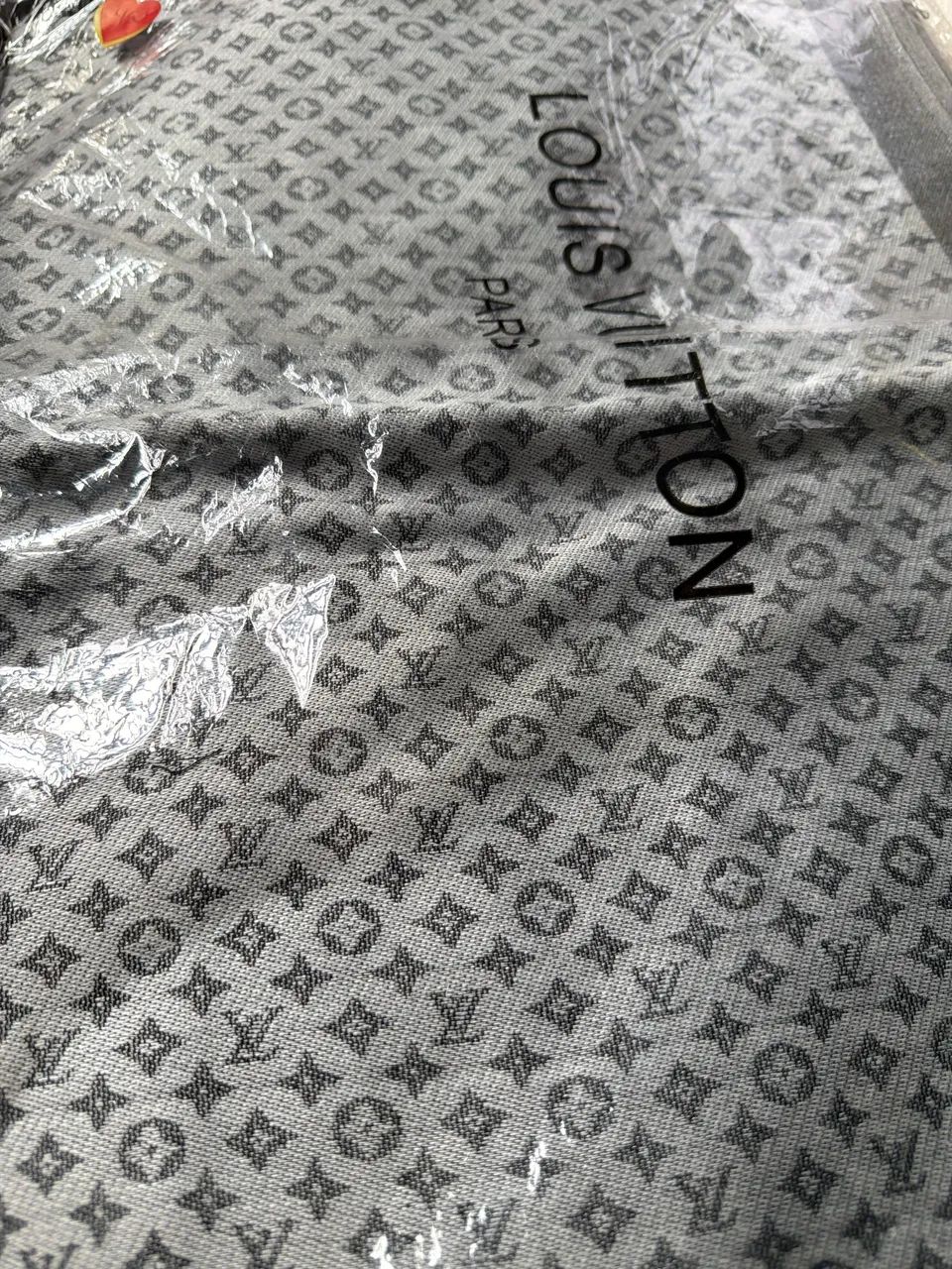 Echarpe Louis Vuitton Cinza 