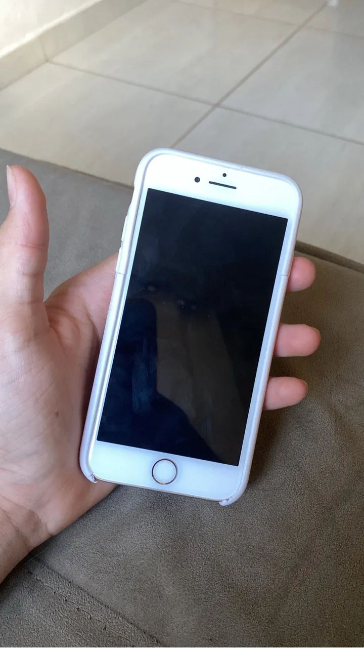 iPhone 8 com Traseira de Vidro Quebrada - Funcionando Normalmente - Foto 2