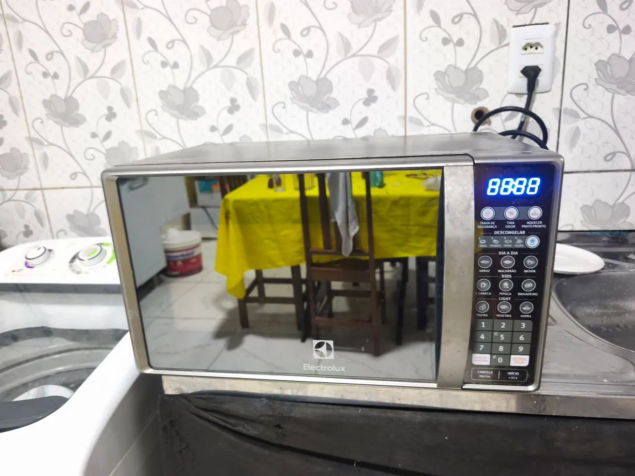 Vendo microondas Eletrolux 20 litros 