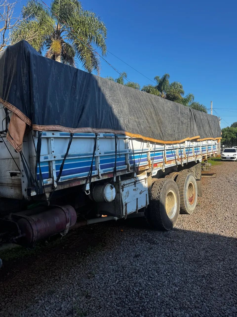 Vendo caminhão com guindaste  - Foto 3