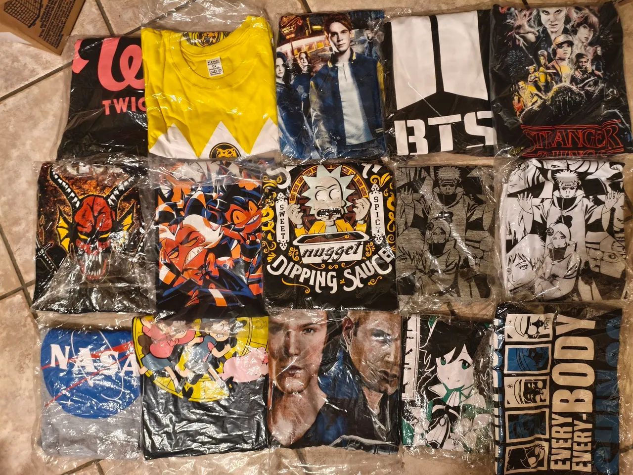 Lote com 41 camisetas geeks