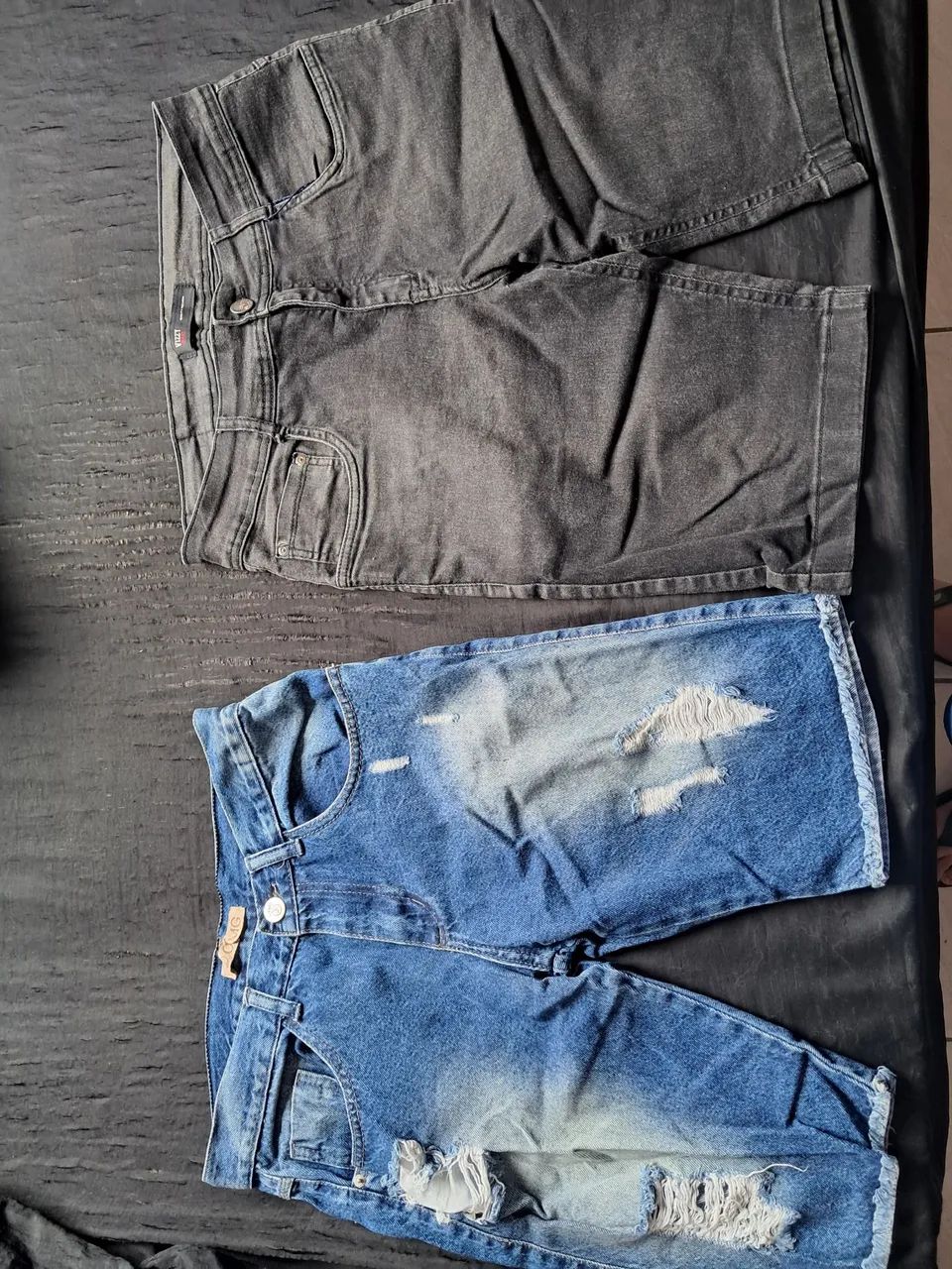 Duas bermudas jeans usadas, tamanhos 40
