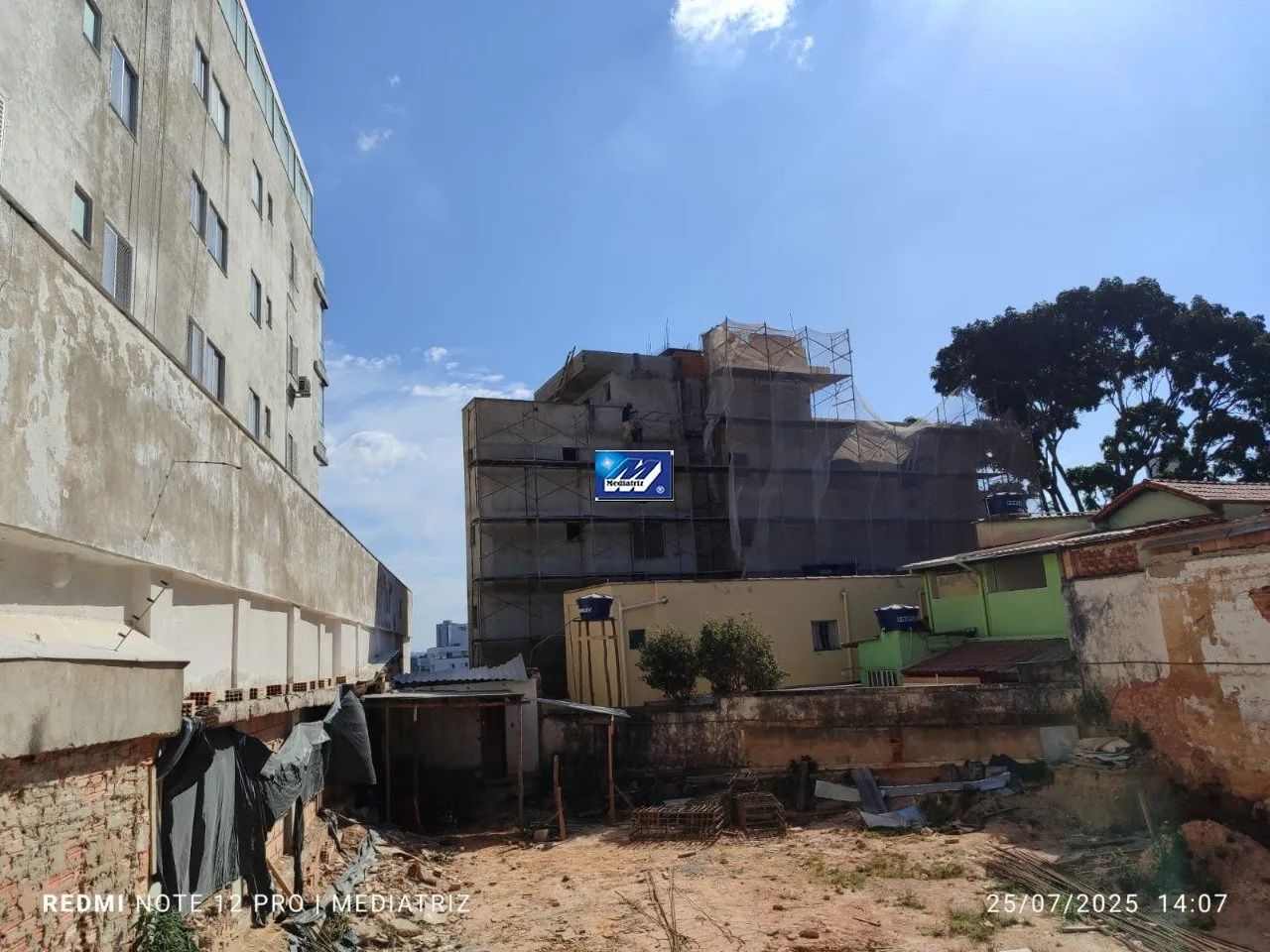 Lote com projeto aprovado com aptos e lojas - Foto 2