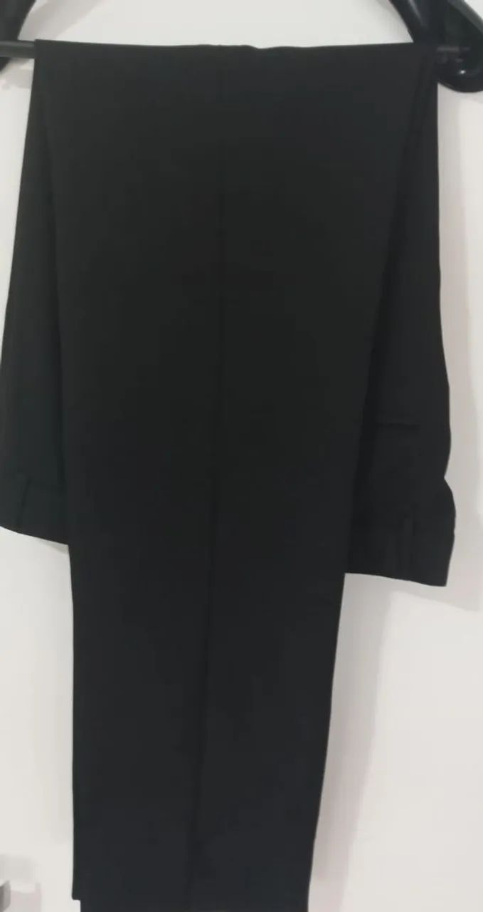 Terno preto slim 52 com calça 46 impecável  - Foto 3