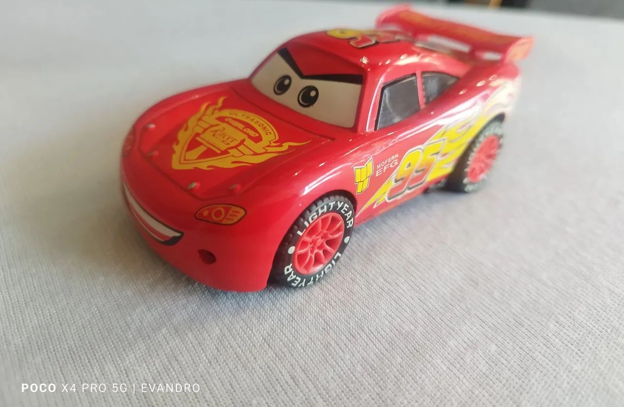 Miniatura Relâmpago Macqueen 