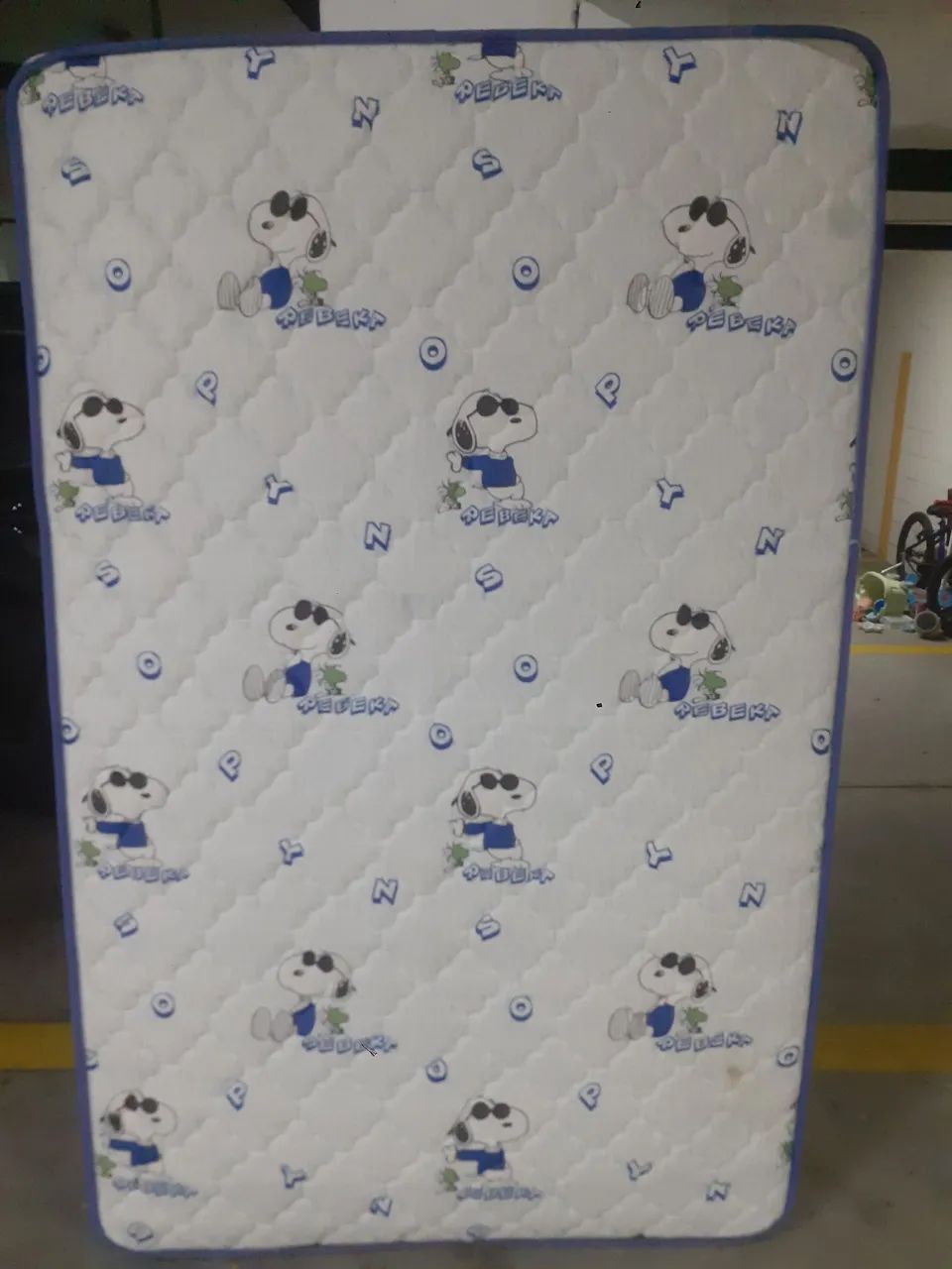 Vendo um colchão solteirão medindo 1.90x1.20x0.19 com molas ensacada 