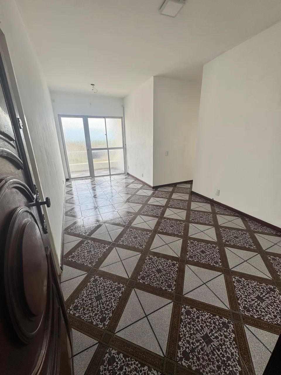 ALUGO ÓTIMO APARTAMENTO EM REALENGO 