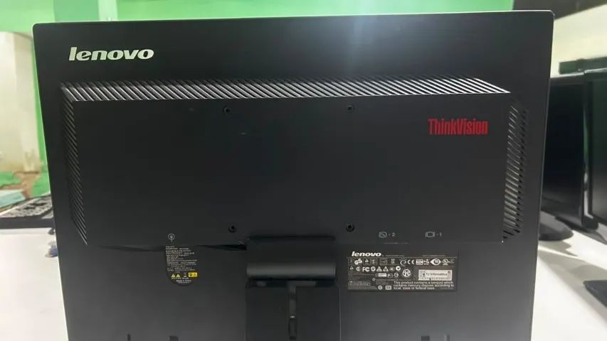 Monitor Lenovo ThinkVision Usado - Foto 2