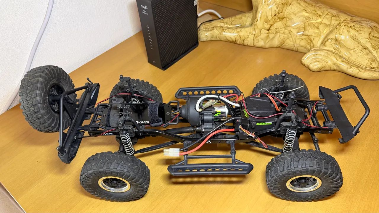 Automodelo Axial SCX10 Jeep Wrangler 1:10 bem conservado