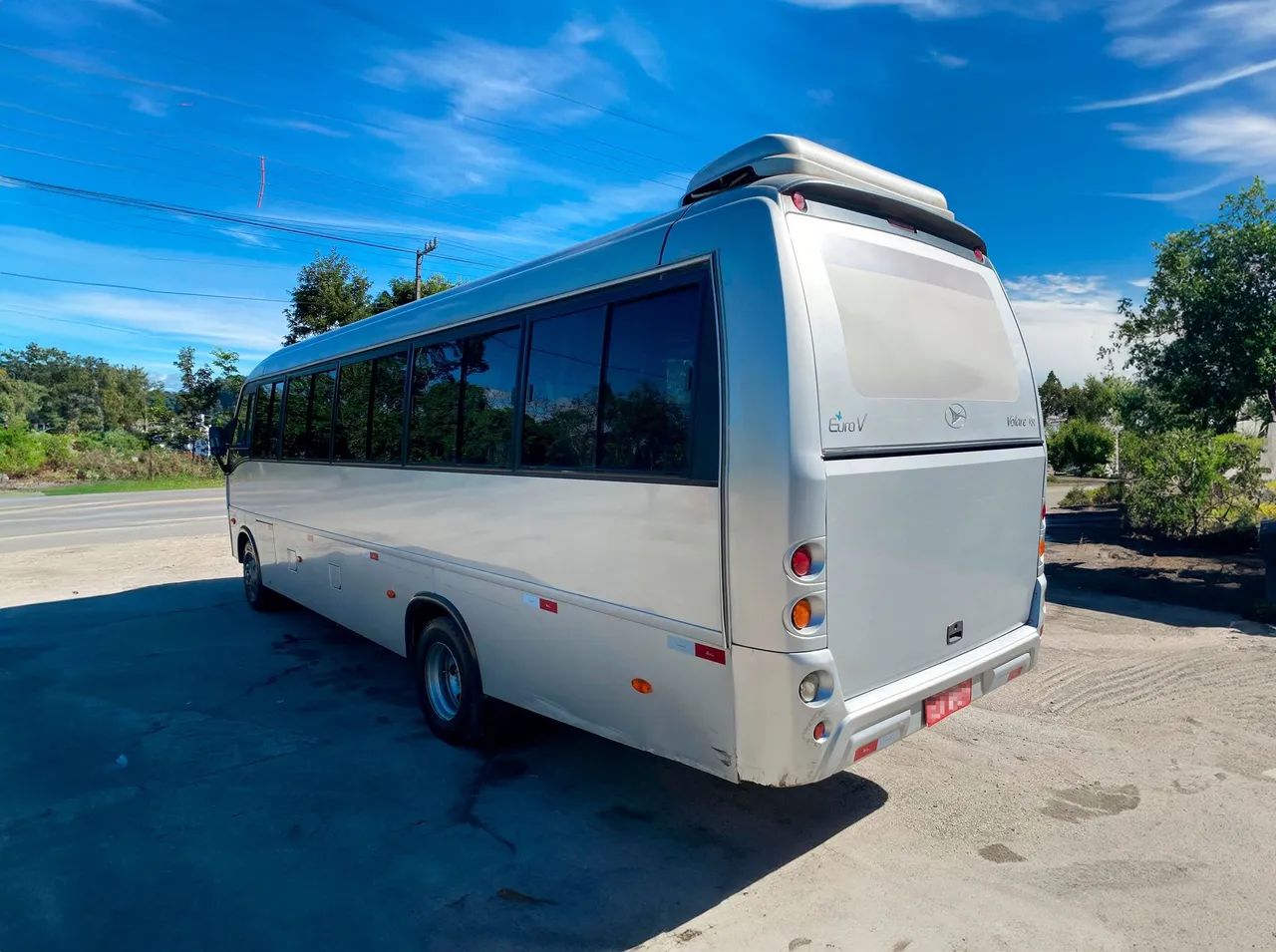 MICROÔNIBUS VOLARE COM AR - Foto 2