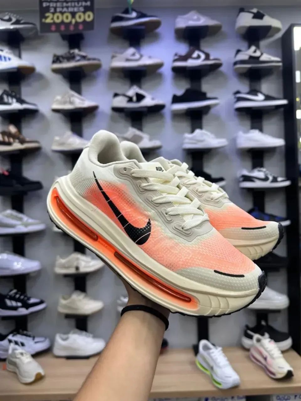 Tênis,  nike , adidas e puma.