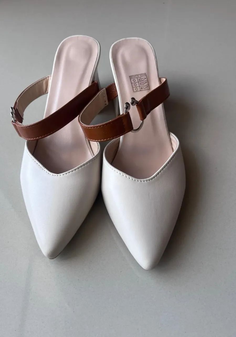 Mule feminino bege e marrom - Foto 2