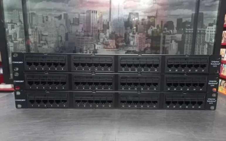 03 Painéis  Cat 6  24 portas