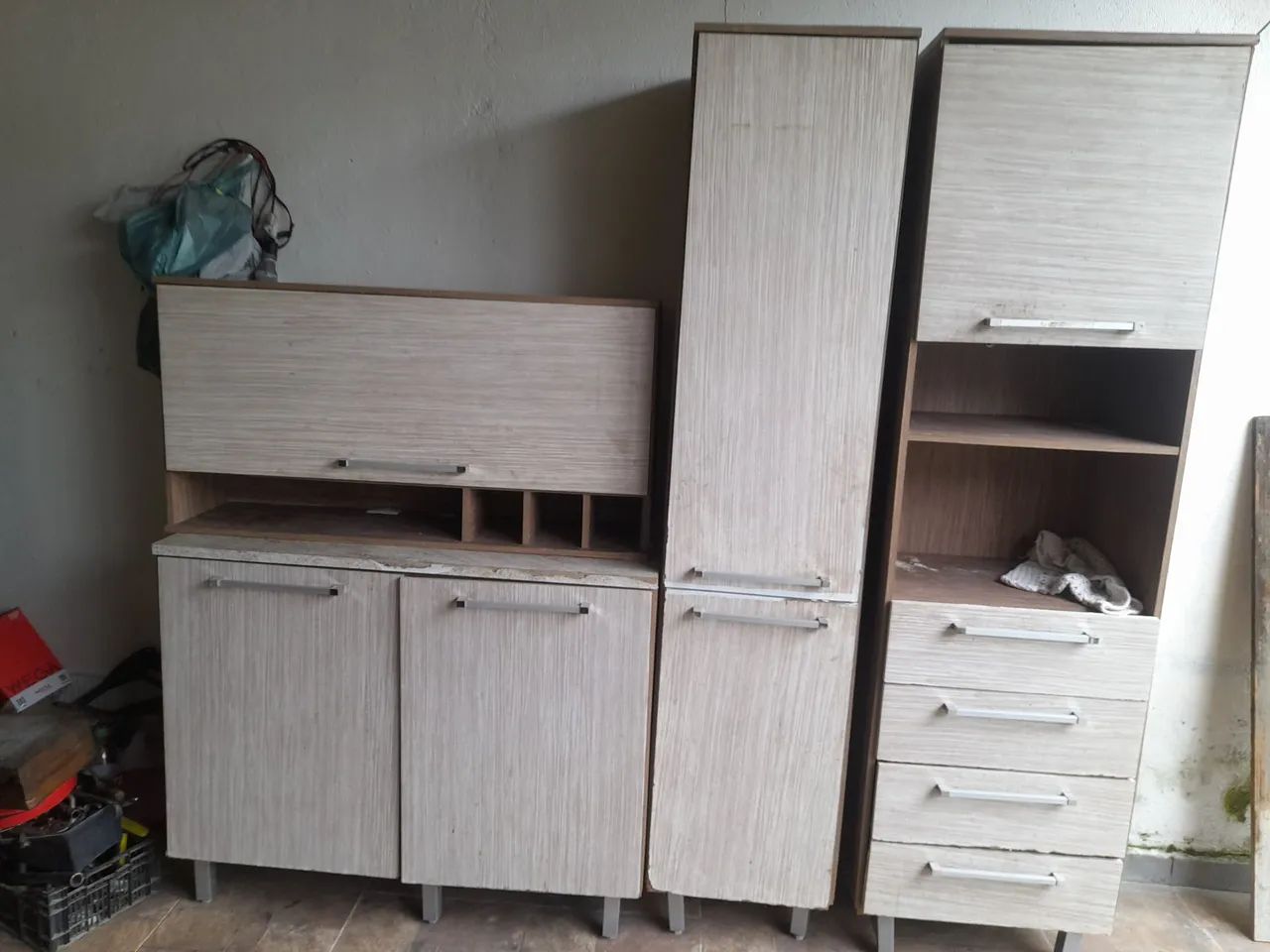 Móveis   cozinha e guardar  roupa 