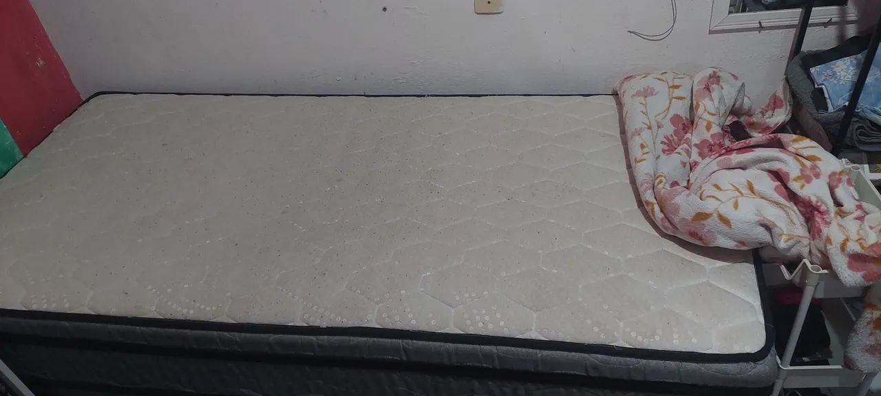 Cama Box de solteiro - usada em bom estado