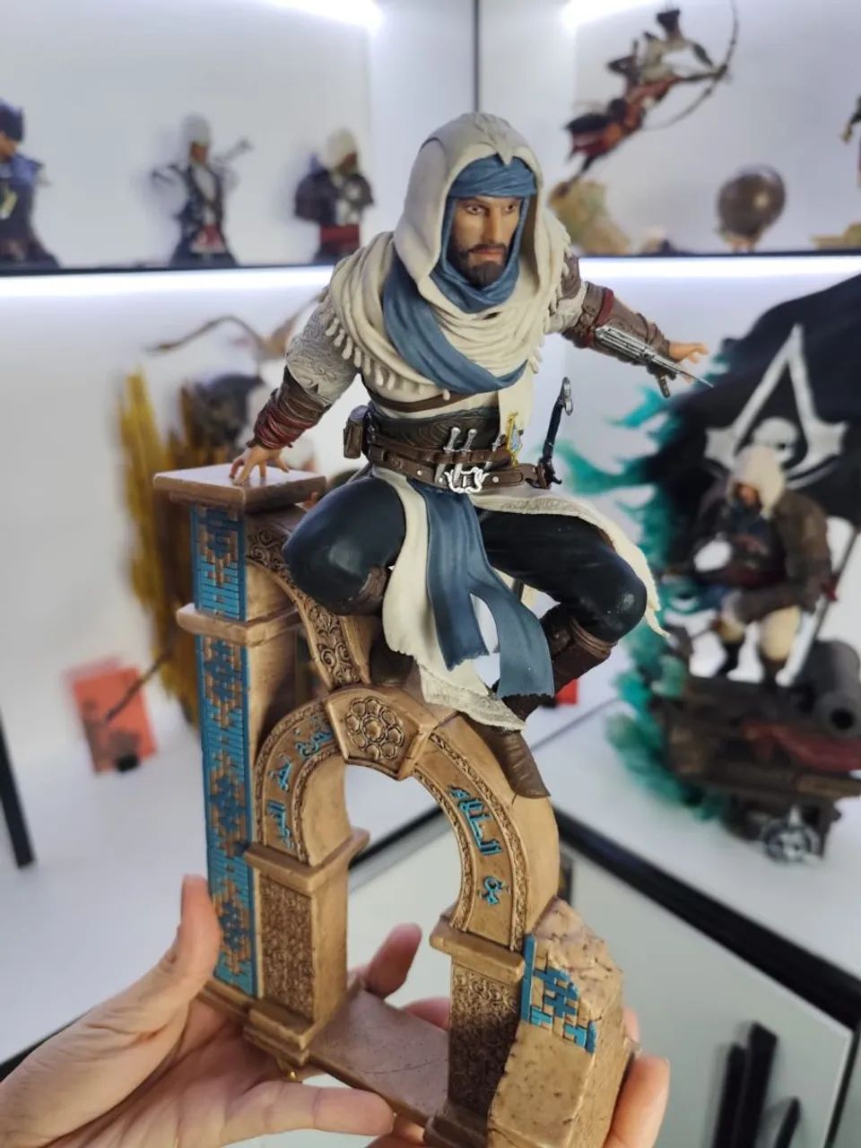 Estátua figure Assassins Creed Mirage com caixa - Foto 2