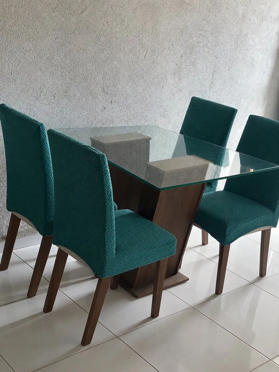 Mesa com 4 cadeiras