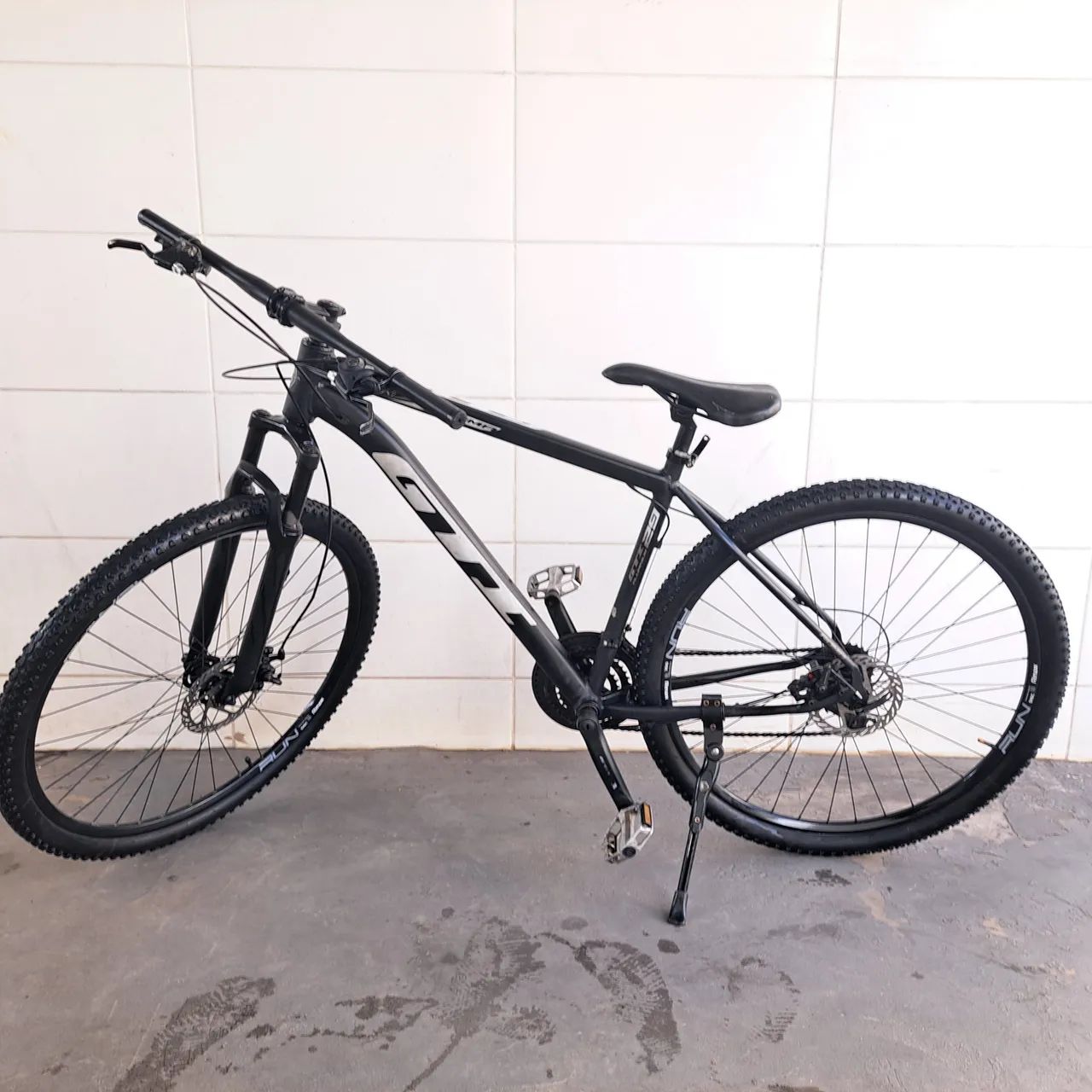 Bicicleta Aro29 GTI preta - Foto 2