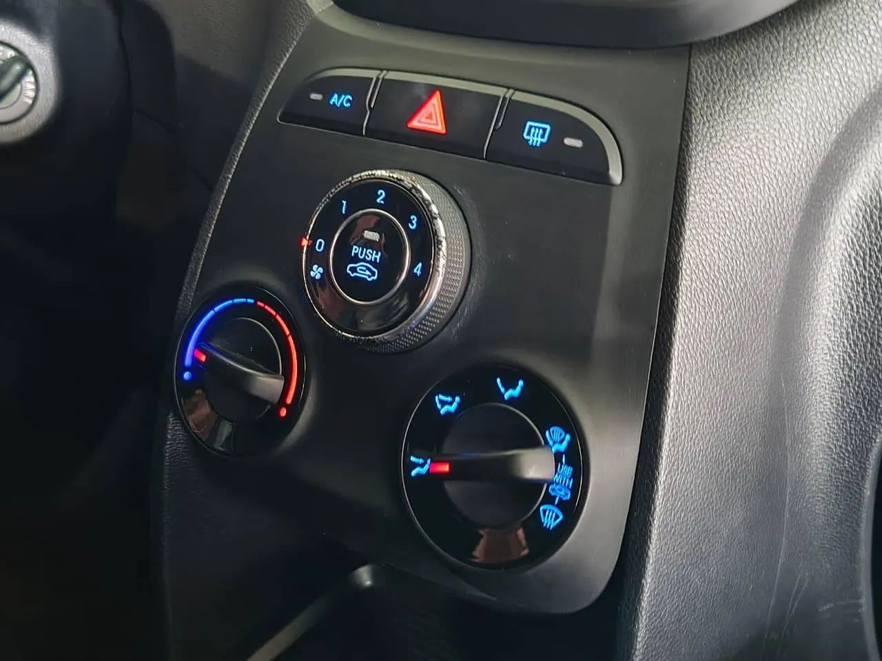 Hyundai HB20 Unique 1.0 Flex 12V Mec. 2019 - Foto 11