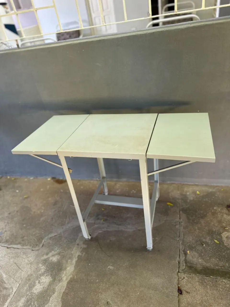 Mesa de ferro para suporte