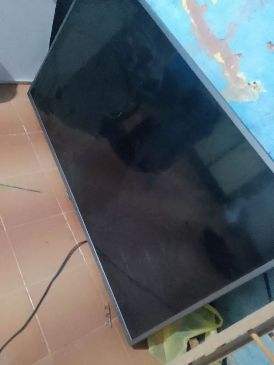 Tv com tela trincada Philips 50 polegadas 