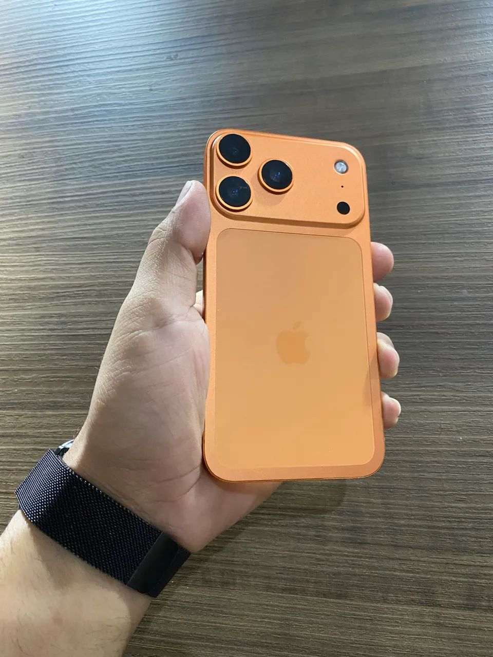 iPhone XR na carcaça do 17 Pro laranja - Celulares e Smartphones